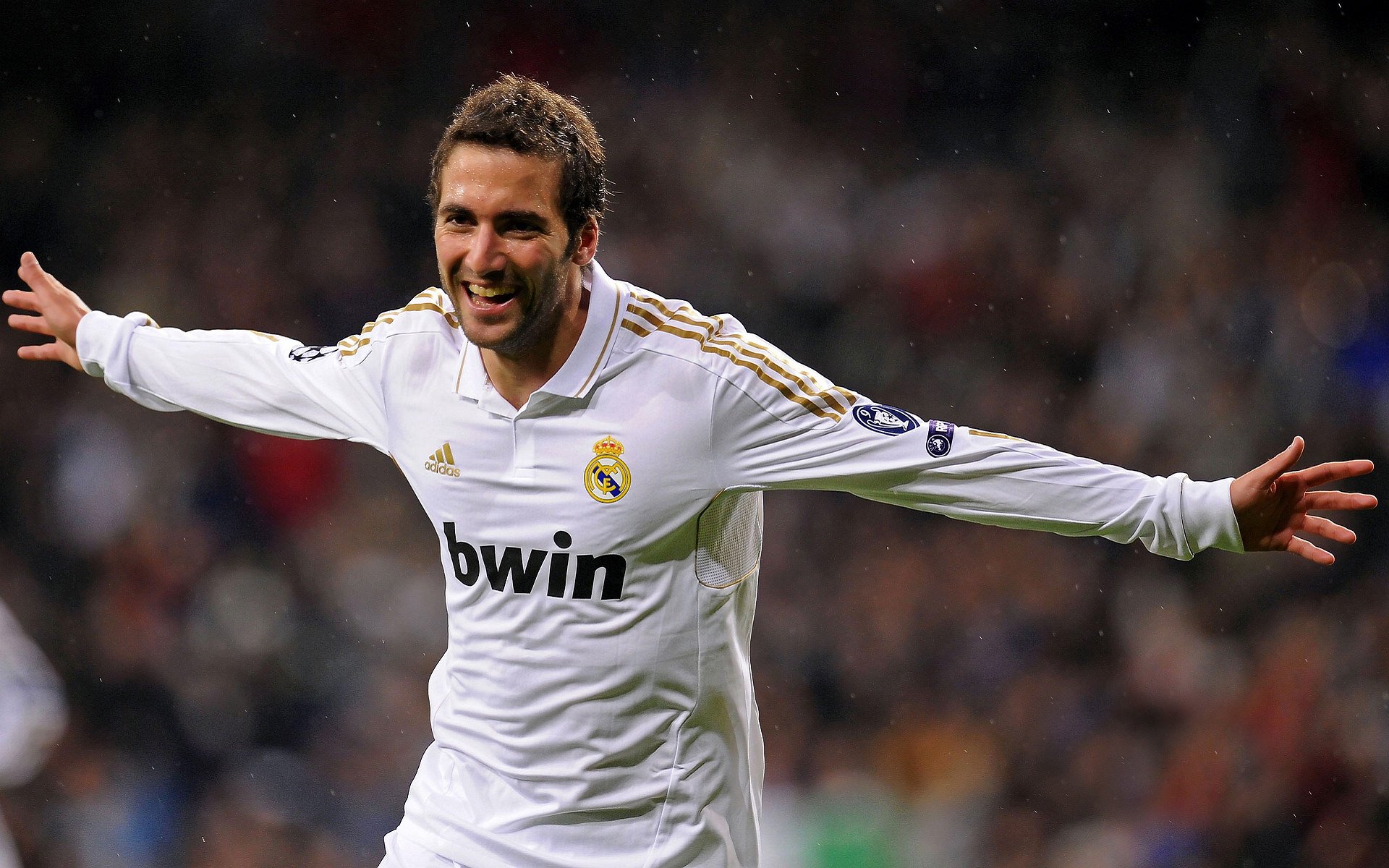 阿尔瓦雷斯一锤定音！莱比锡红牛险胜南非，新星闪耀定江山